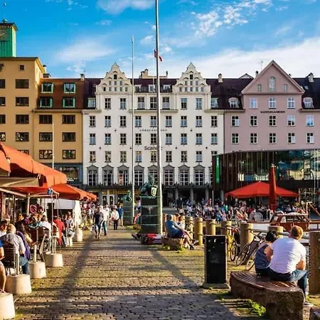 Floor In The Middle Of Town - Great Beds * Bergen
