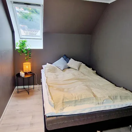 Floor In The Middle Of Town - Great Beds * Bergen