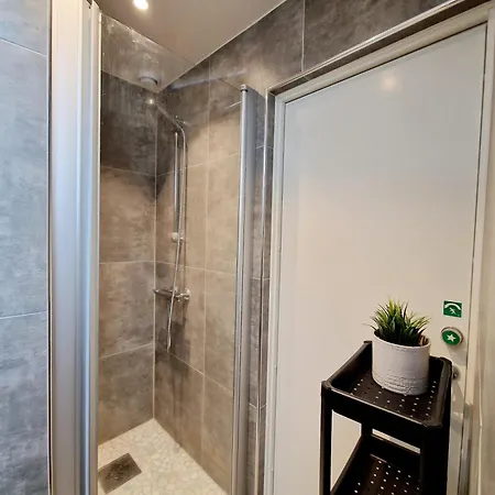 Floor In The Middle Of Town - Great Beds Holiday home