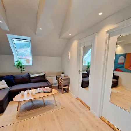 Floor In The Middle Of Town - Great Beds * Bergen