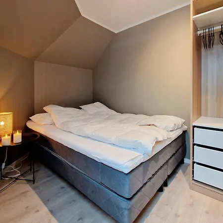 Floor In The Middle Of Town - Great Beds *